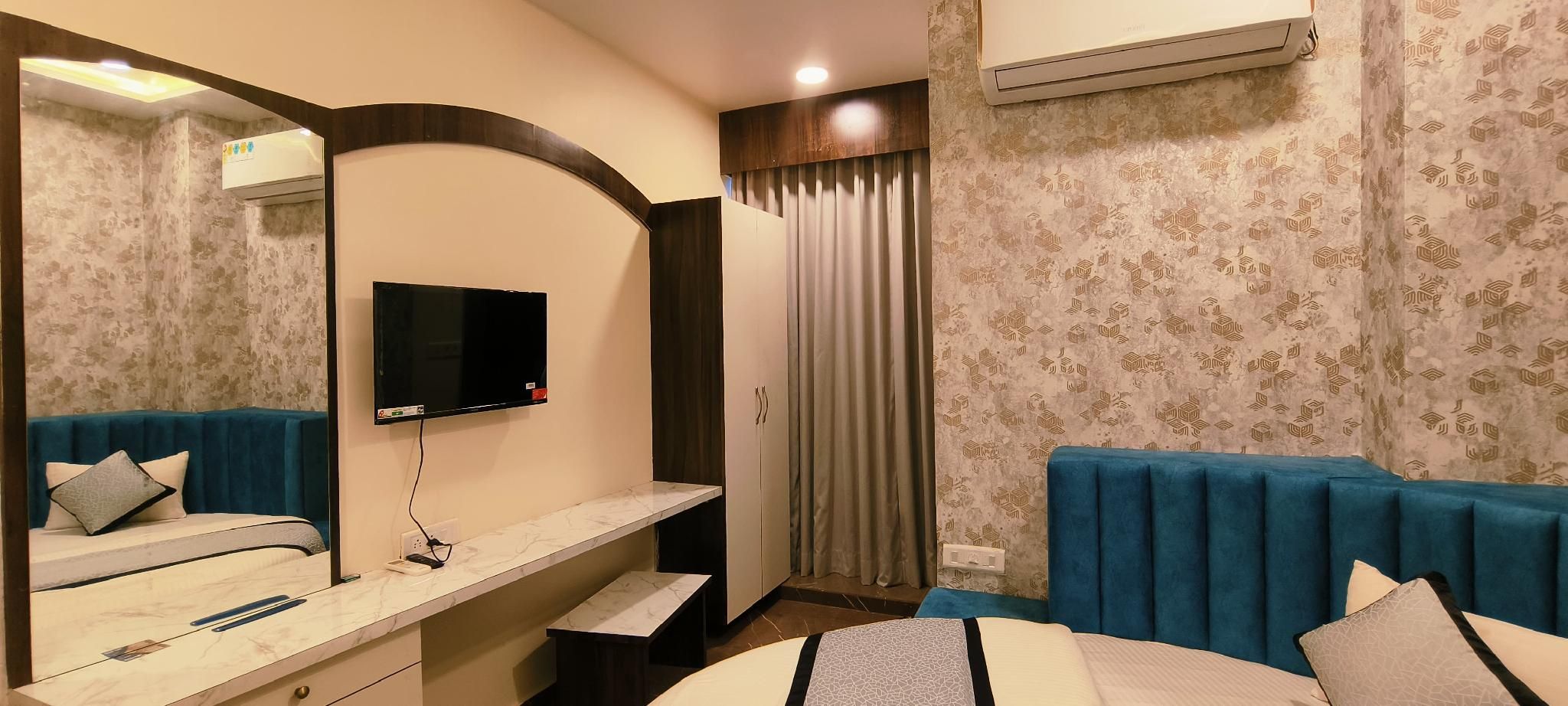 Hotel Krish Villa Deluxe Room 3