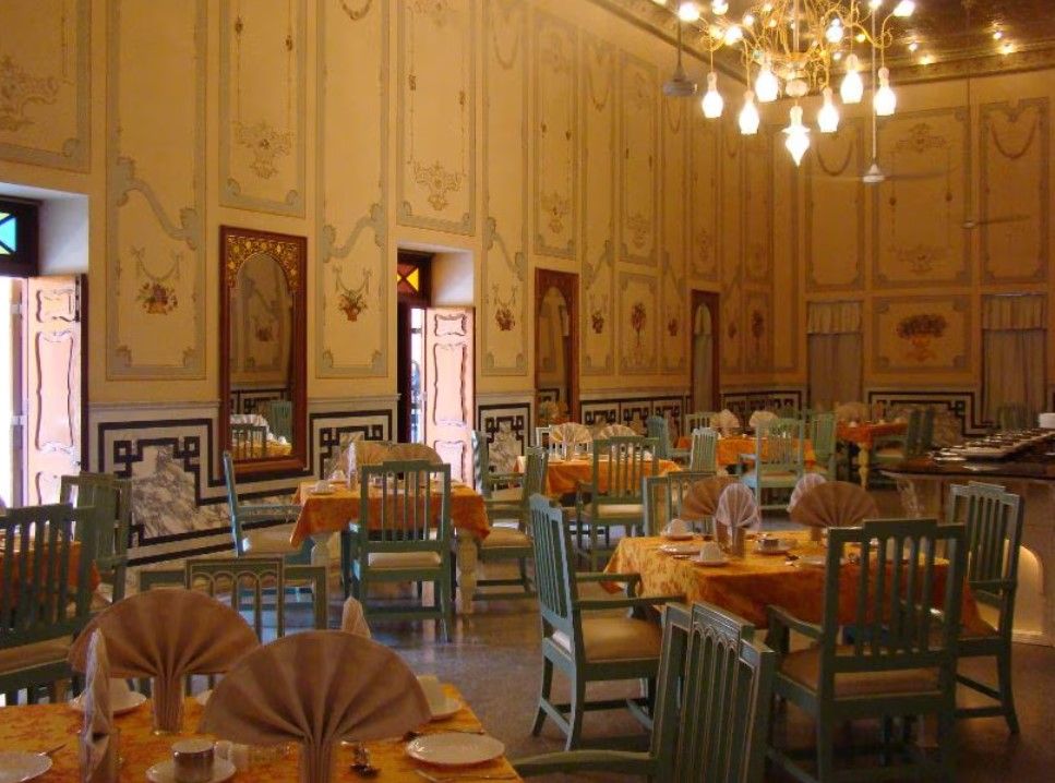 Food & Dining
