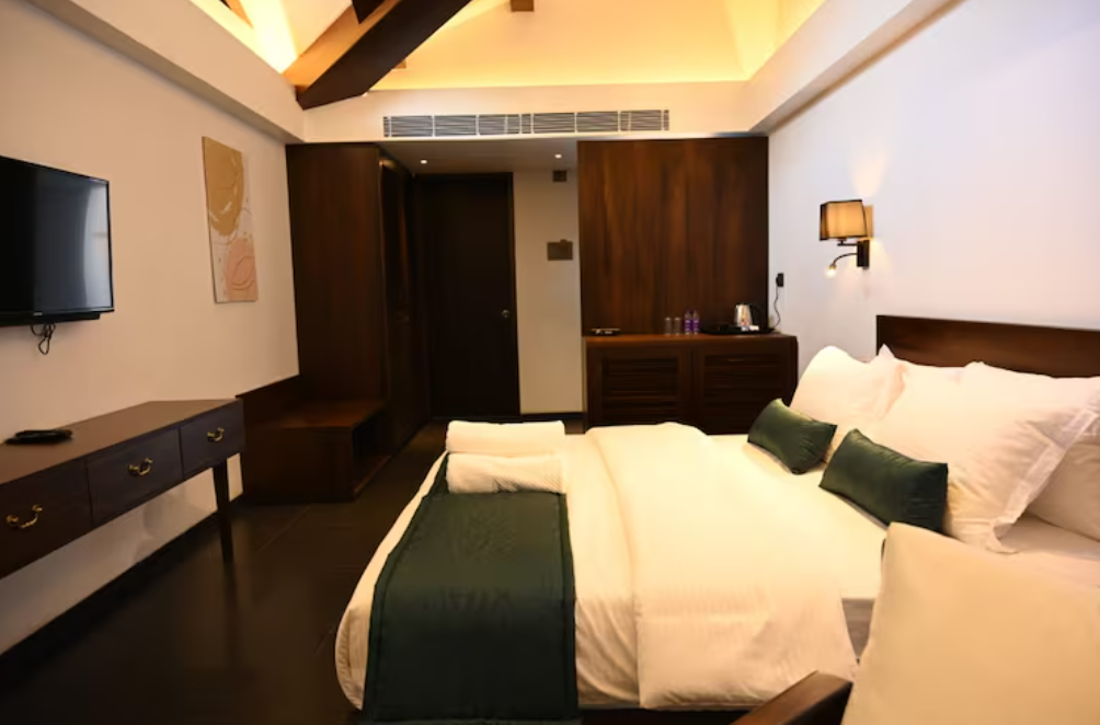 Royal Suite with Valley View with Balcony
