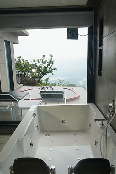 Emperor Suite Mountain View With Private Heart Pool and Jacuzzi