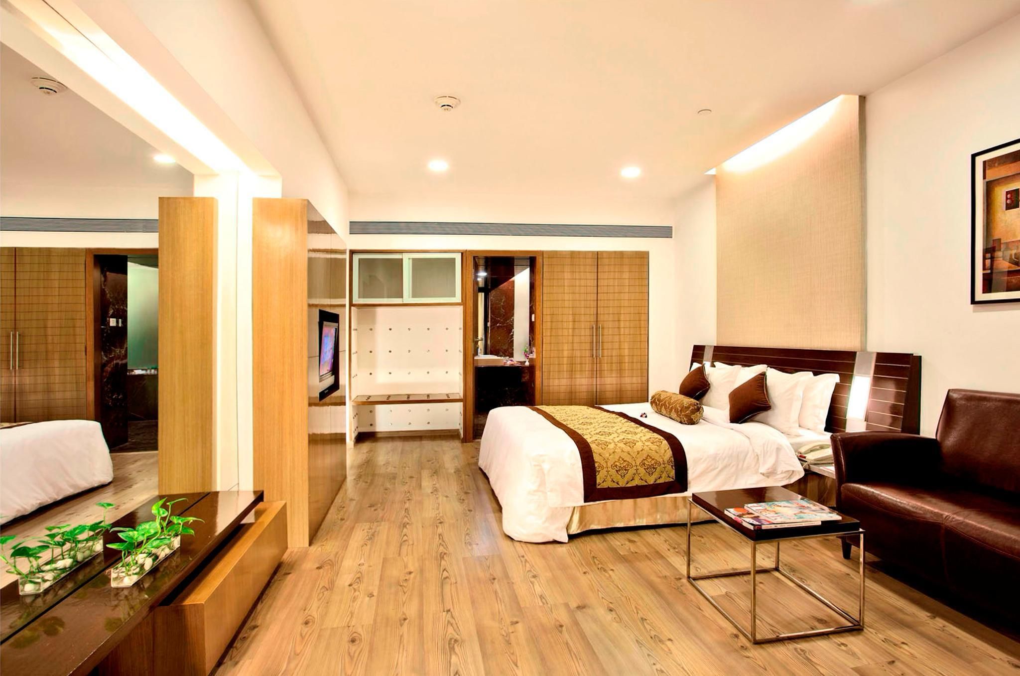1 King Bed Suite