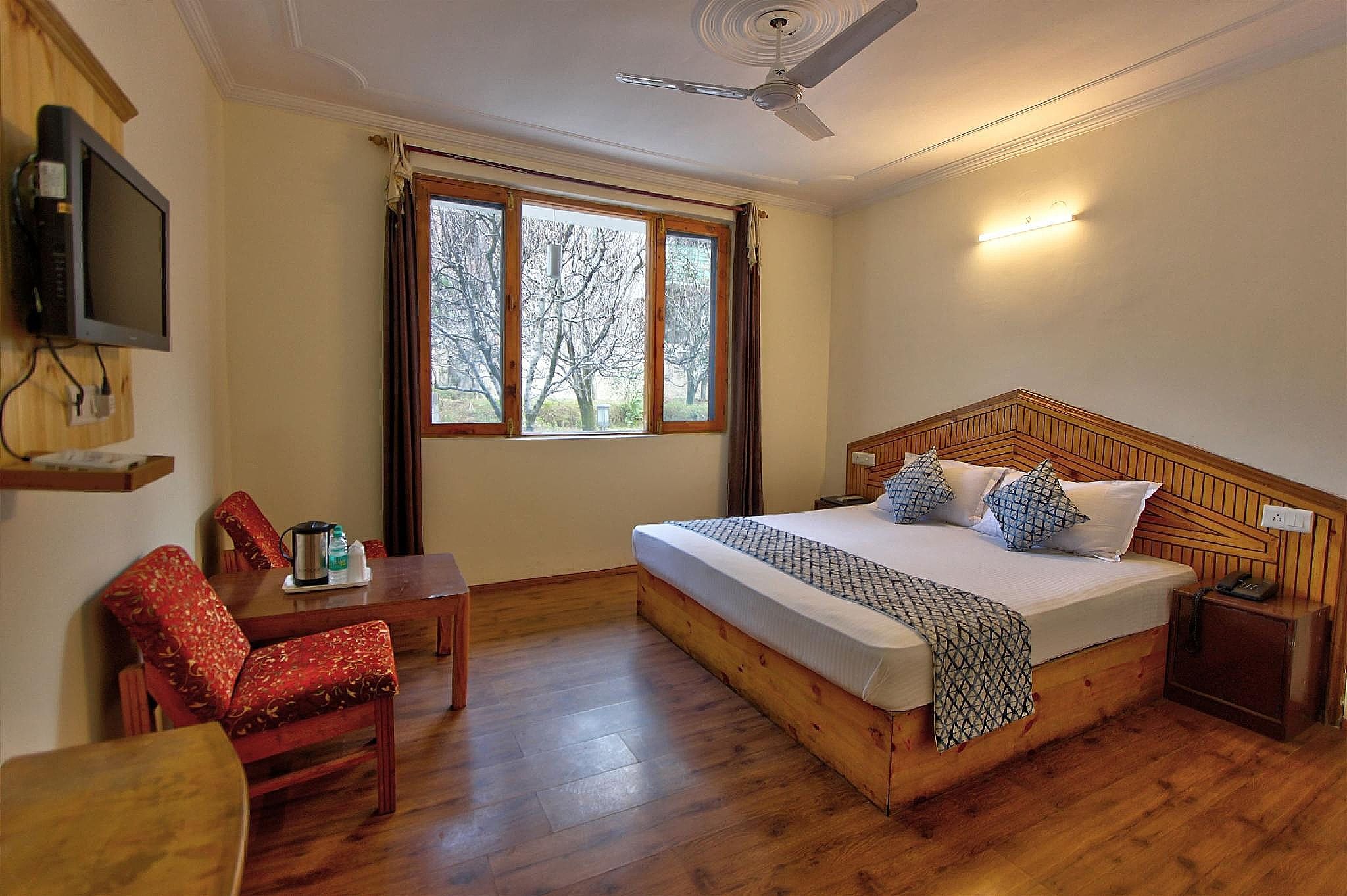 The Mountain Face (Snow City Hotels)  Standard Room without balcony 2