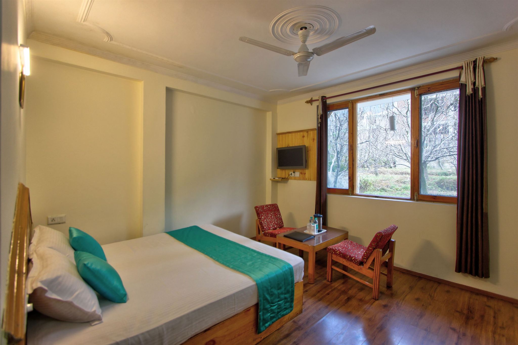 The Mountain Face (Snow City Hotels)  Standard Room without balcony 6