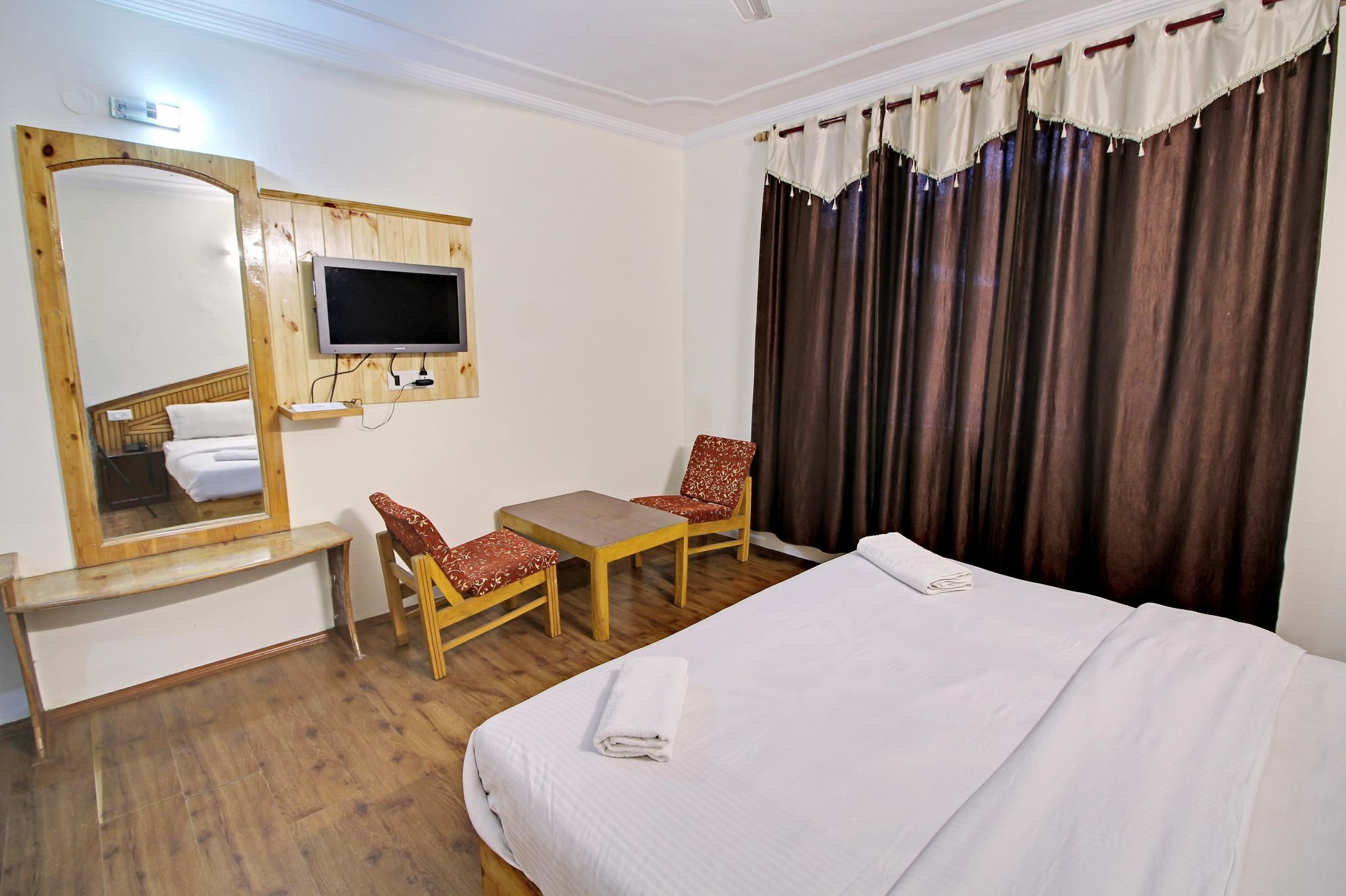 The Mountain Face (Snow City Hotels)  Standard Room without balcony 4