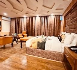 Maharaja room with balcony mountain view