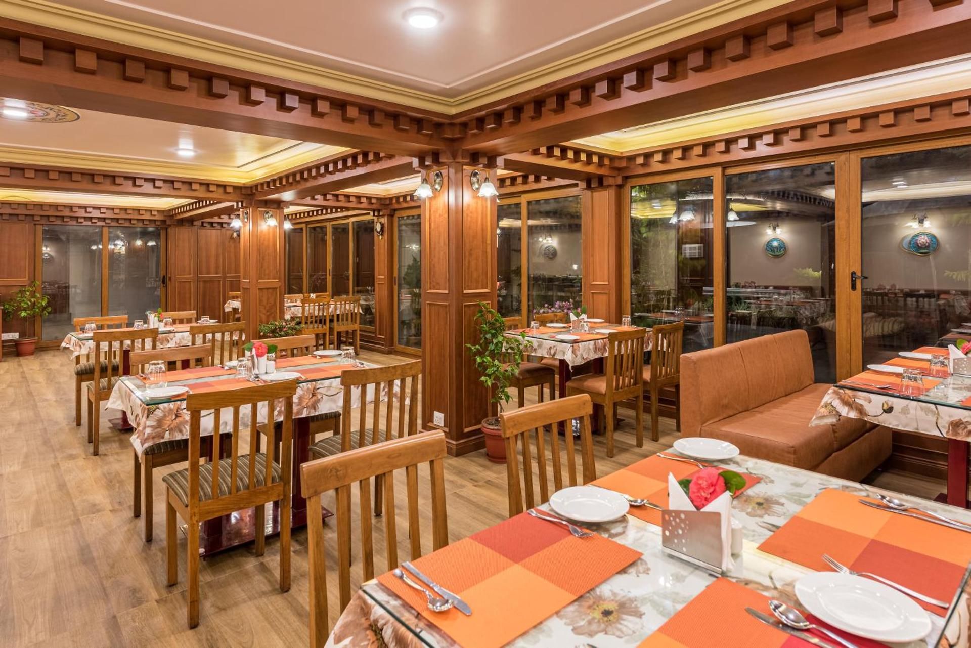 Food & Dining