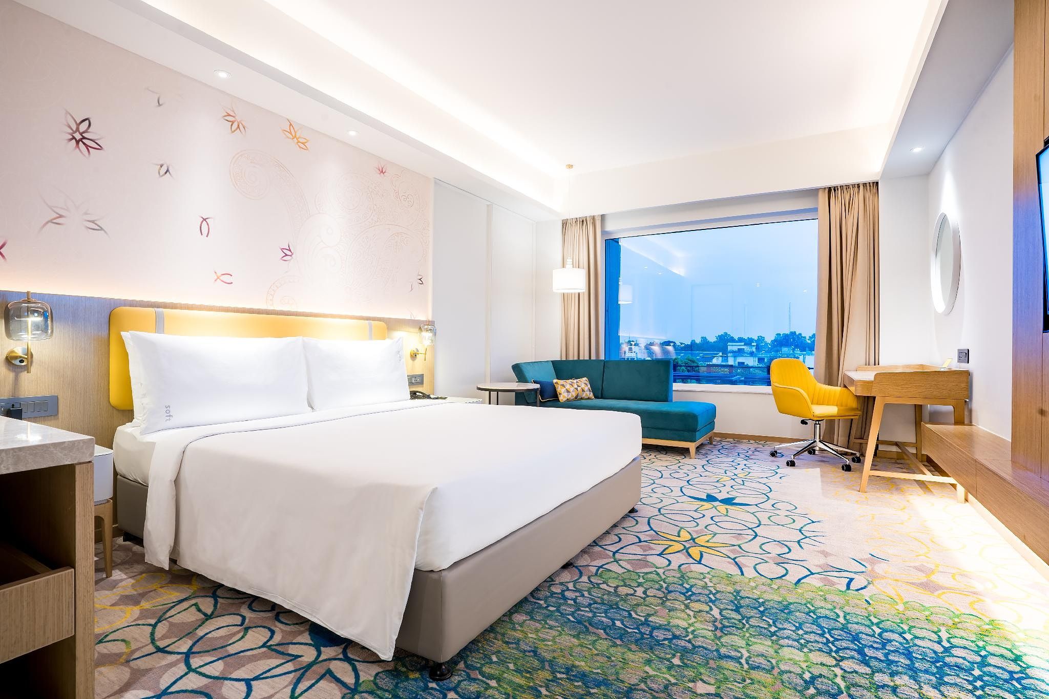 1 King Standard High Floor