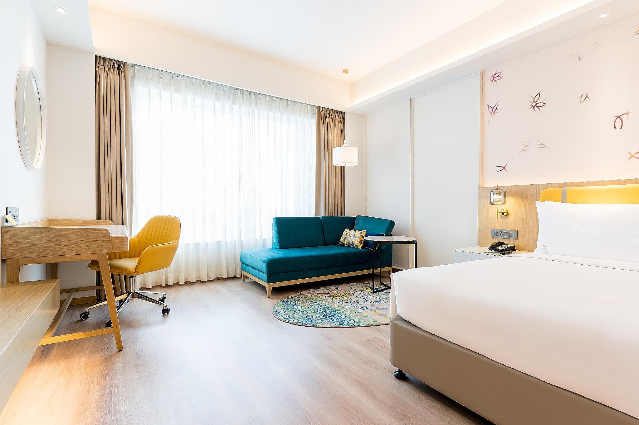1 Bedroom Suite Dining Area