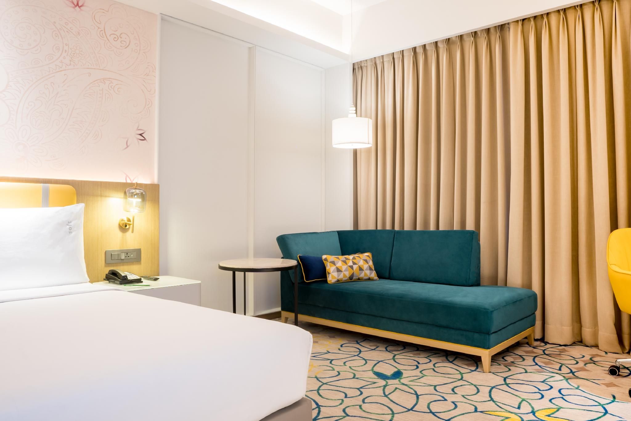 1 Bedroom Suite Dining Area Smoking