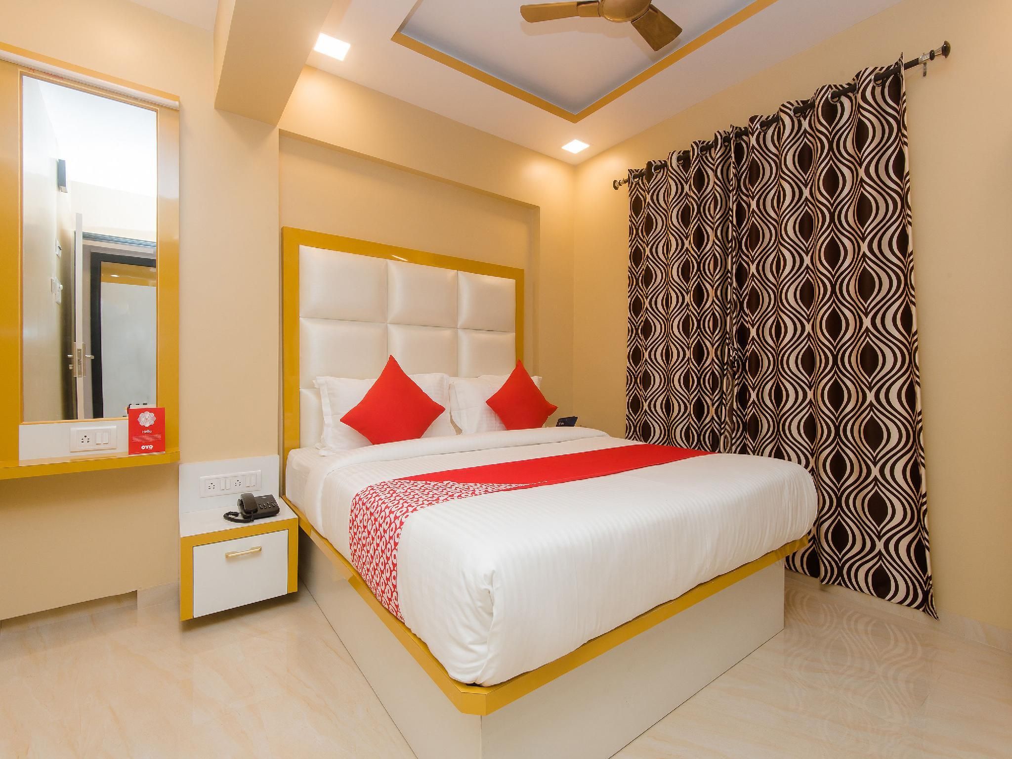 Super OYO Royal Inn Near Versova Beach Classic Double or Twin 2
