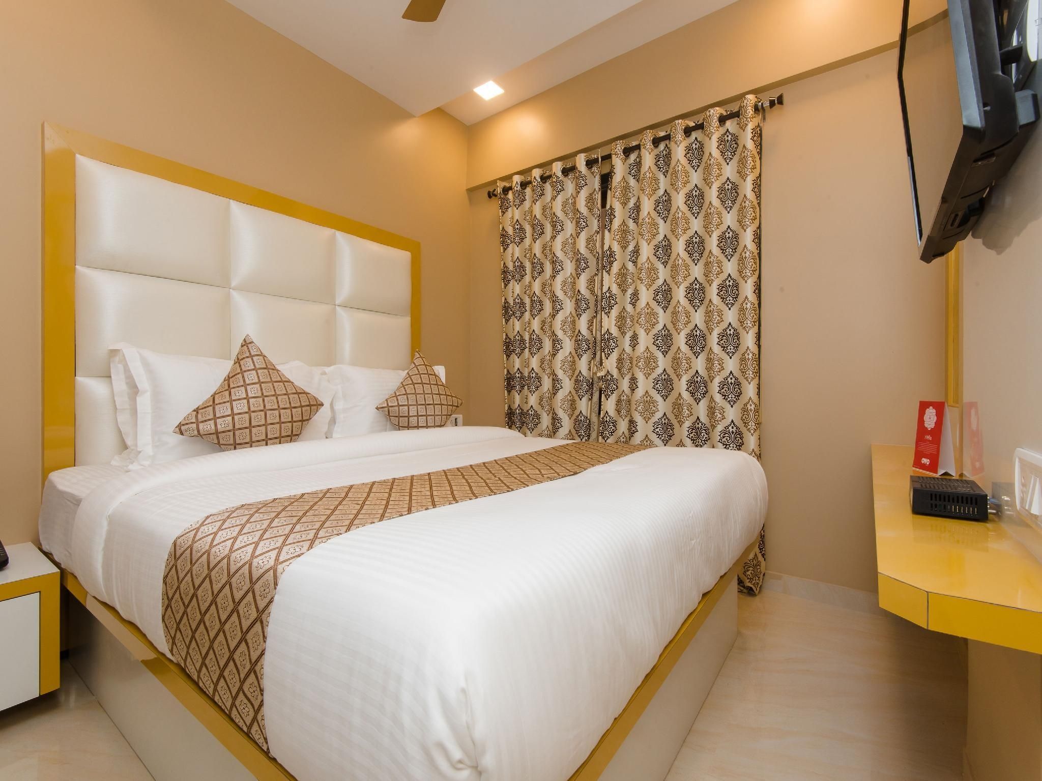 Super OYO Royal Inn Near Versova Beach Classic Double or Twin