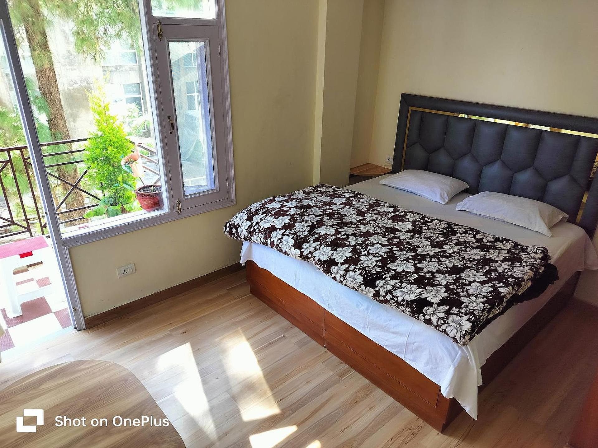 Shimla Vibes B & B : free pick and drop from ISBT Shimla Standard Room