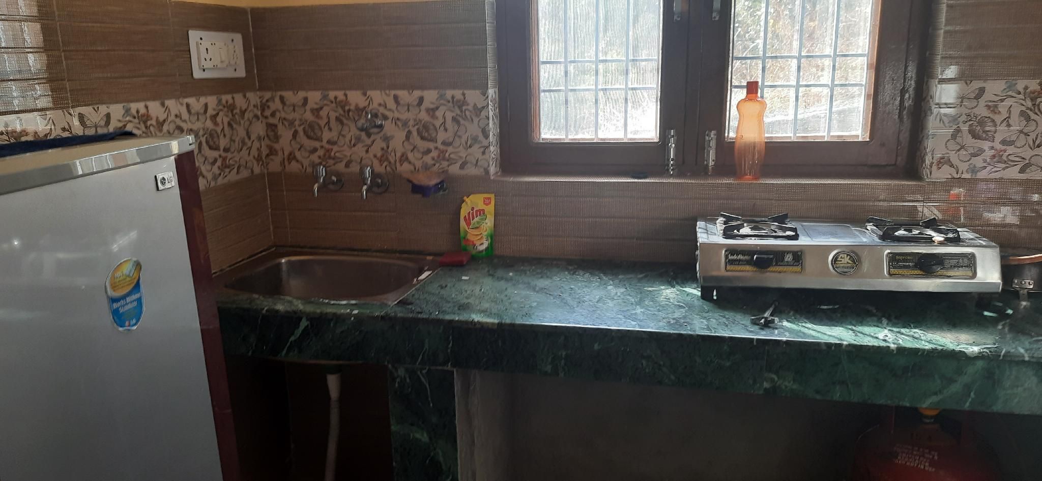Apartment with Balcony and Kitchen