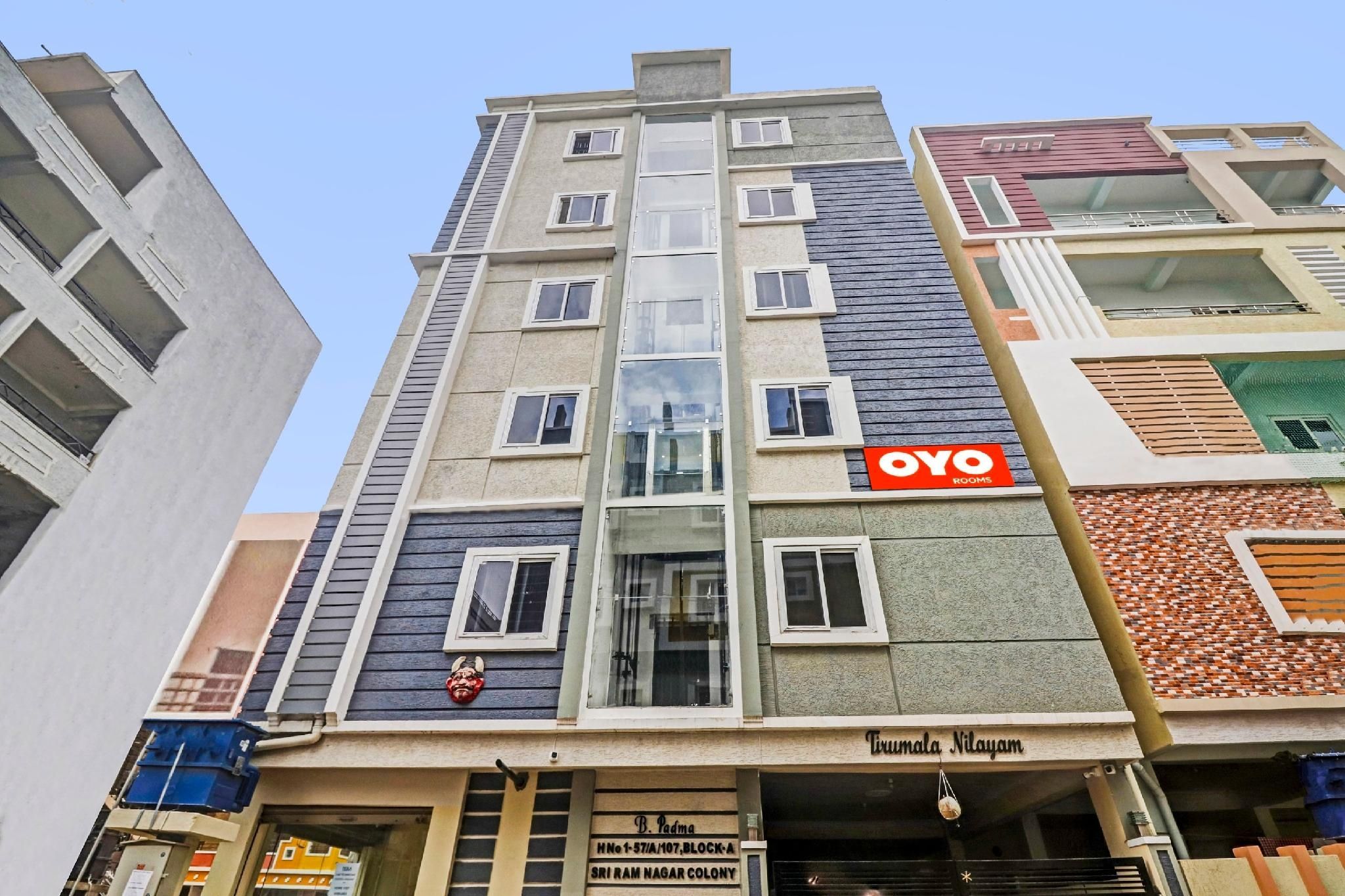 Super OYO Honey Heights Near Botanical Garden