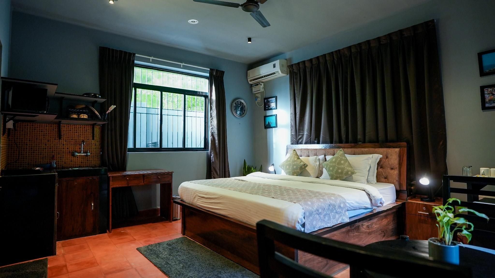 Studio With Kitchenette