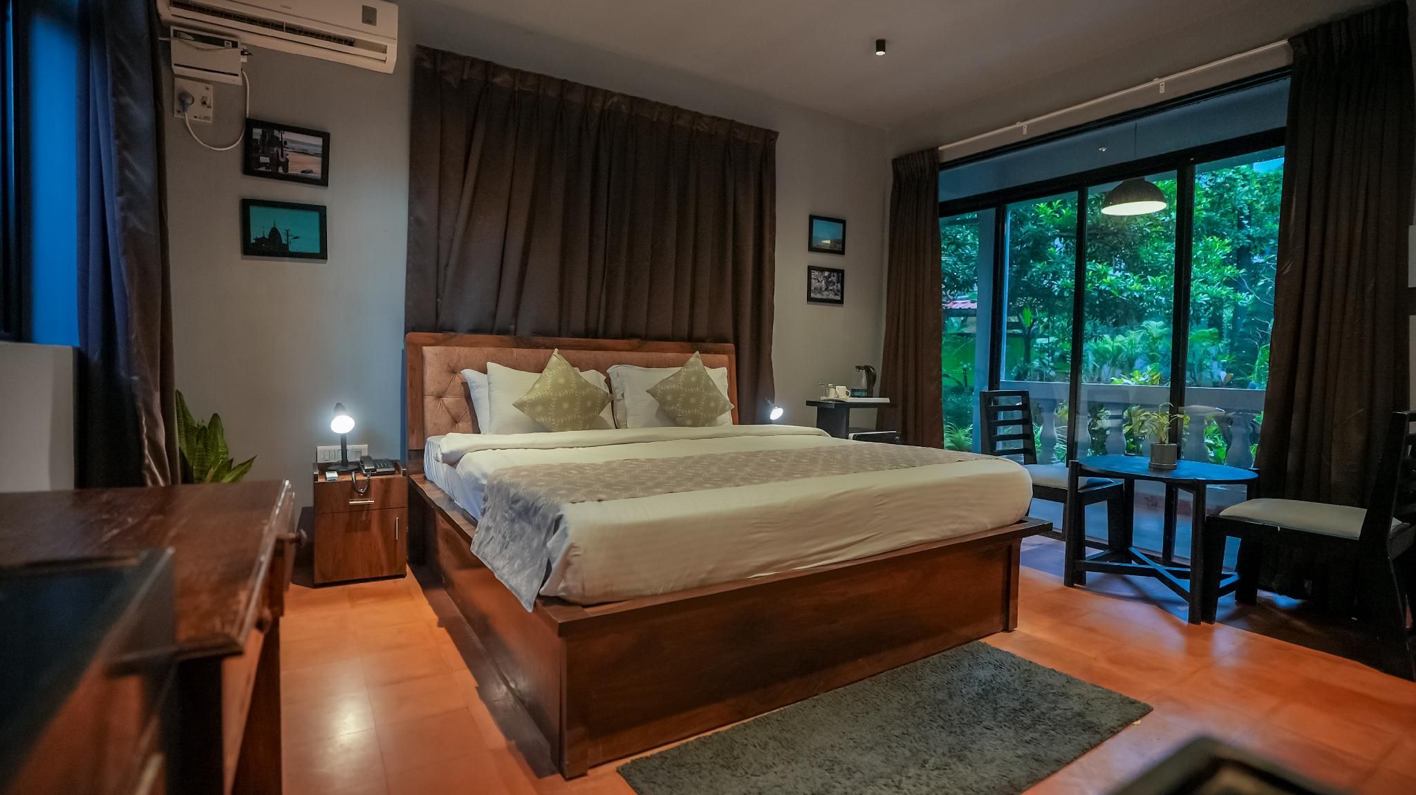 Studio With Kitchenette