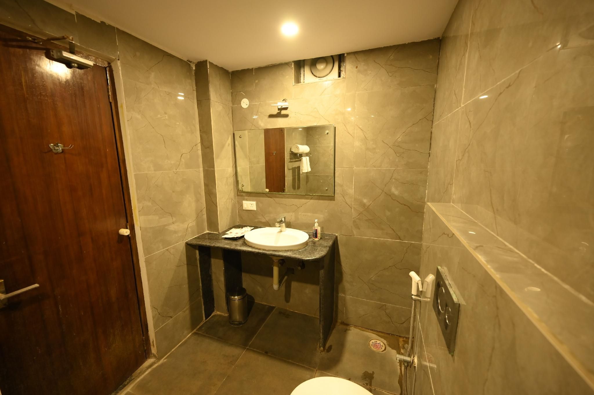 Spree One Resort And Convention Annavaram Deluxe room 4