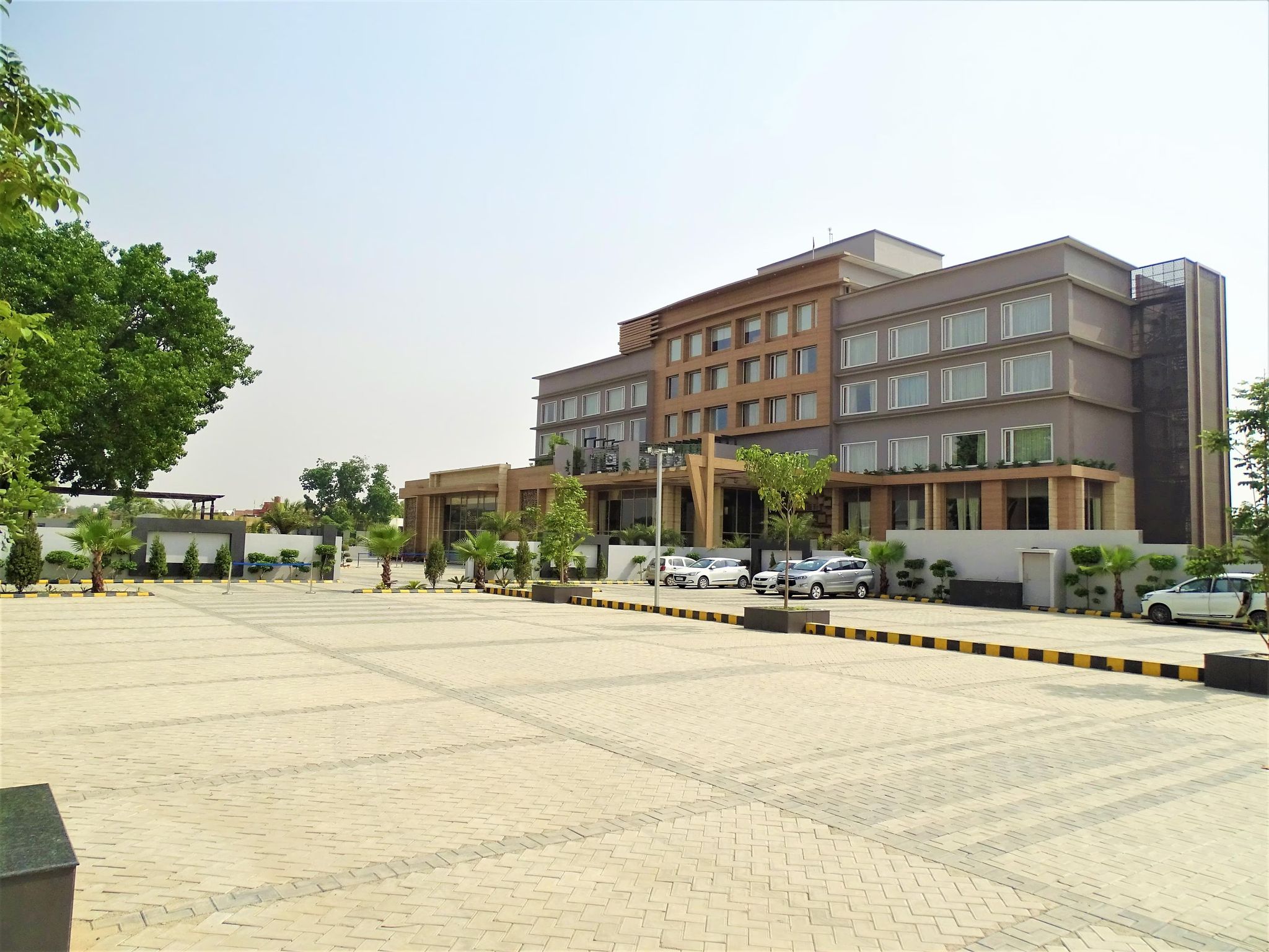 The Grand Arc Hotel & Convention Centre