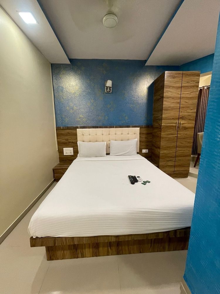 Hotel Golden Park Deluxe Double Room 11