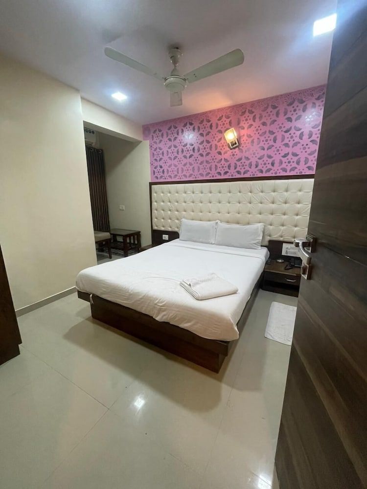 Hotel Golden Park Deluxe Double Room 12