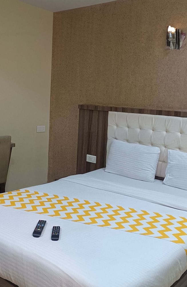 Hotel Golden Park Deluxe Double Room 2