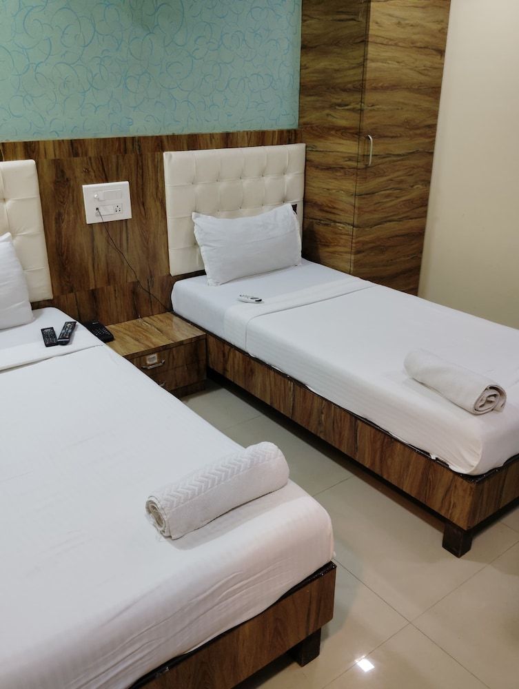 Hotel Golden Park Deluxe Double Room 5