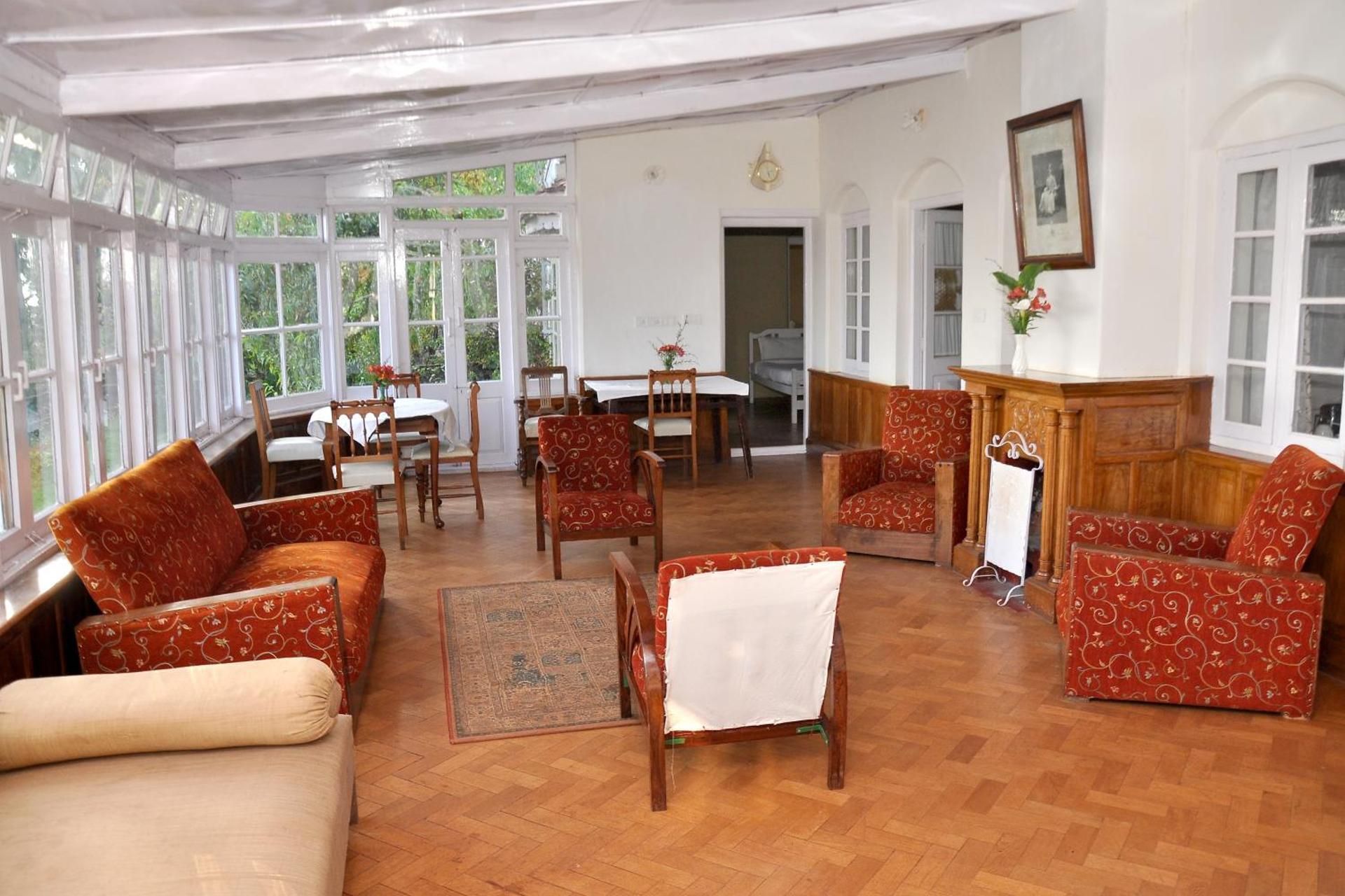 shared lounge/tv area