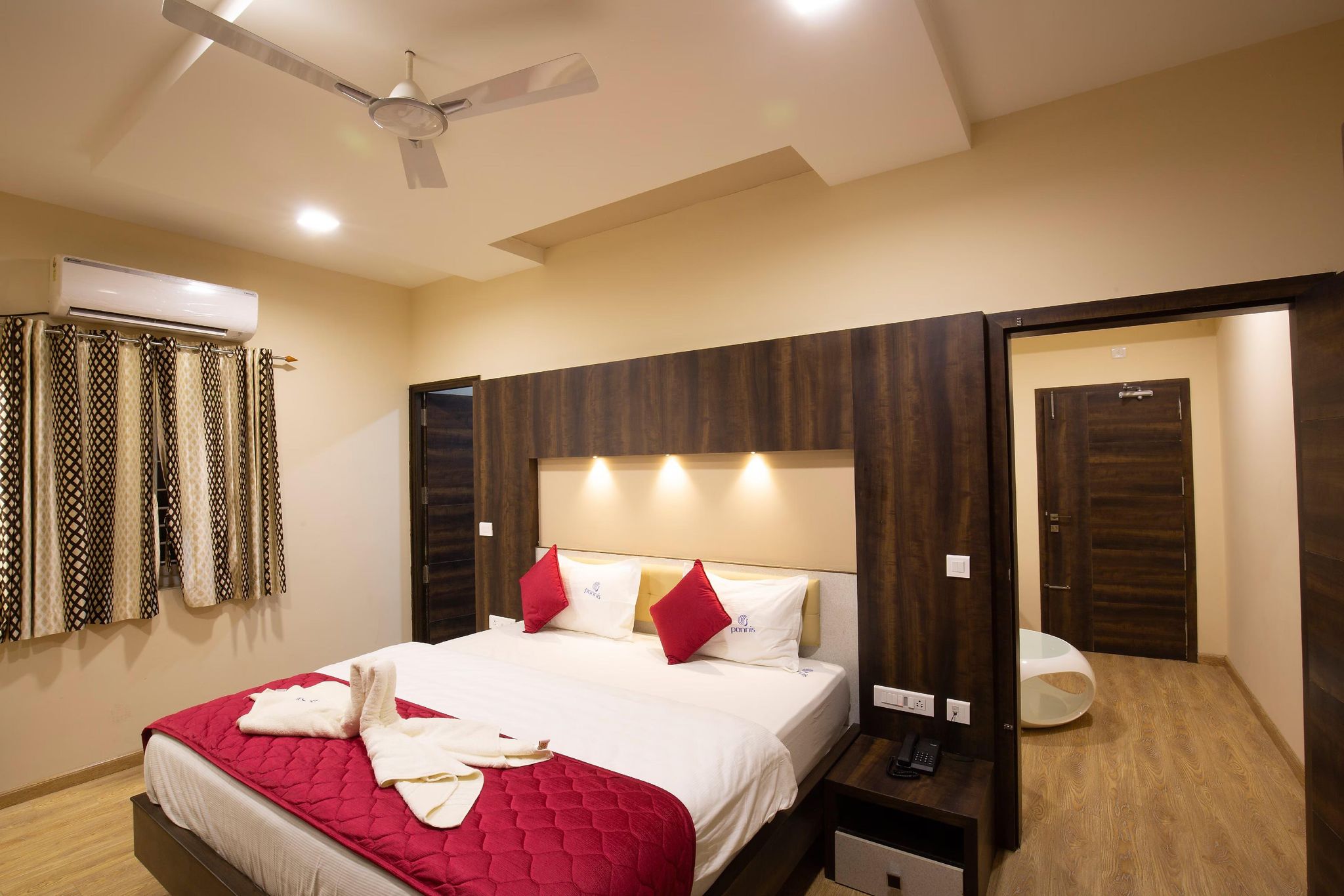 Ponnis Hotel Standard AC 3