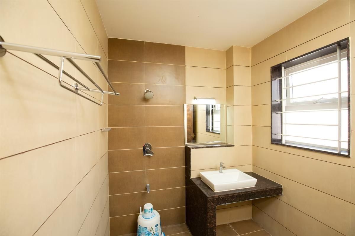 Ponnis Hotel Standard AC 4