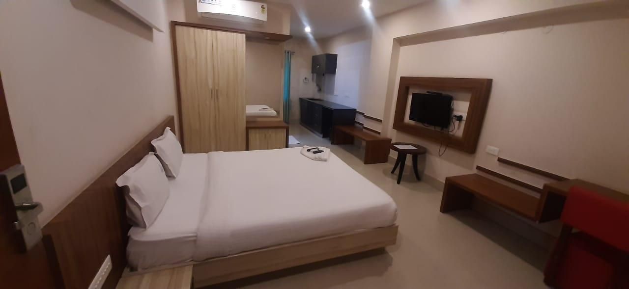 HOTEL SRS JADE EMPIRE Deluxe Double Room for 2 Adults and 1 Child