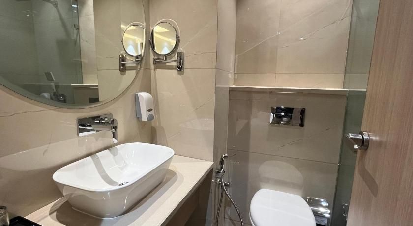 Hotel RRV with Free Parking Deluxe Room 5