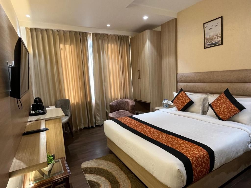 Hotel RRV with Free Parking Deluxe Room 10