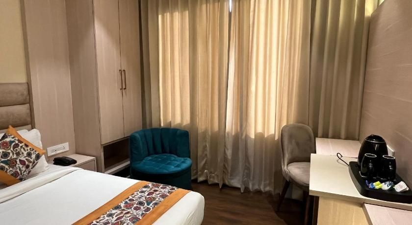 Hotel RRV with Free Parking Deluxe Room 3