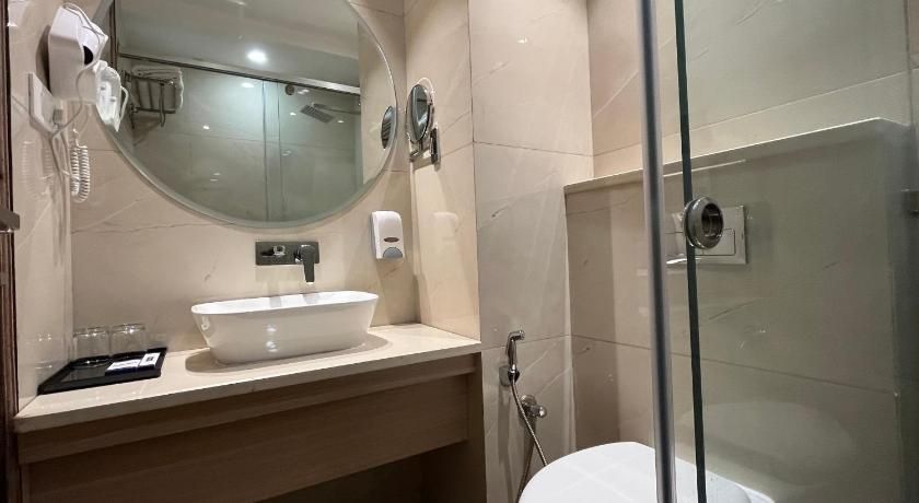 Hotel RRV with Free Parking Deluxe Room 4