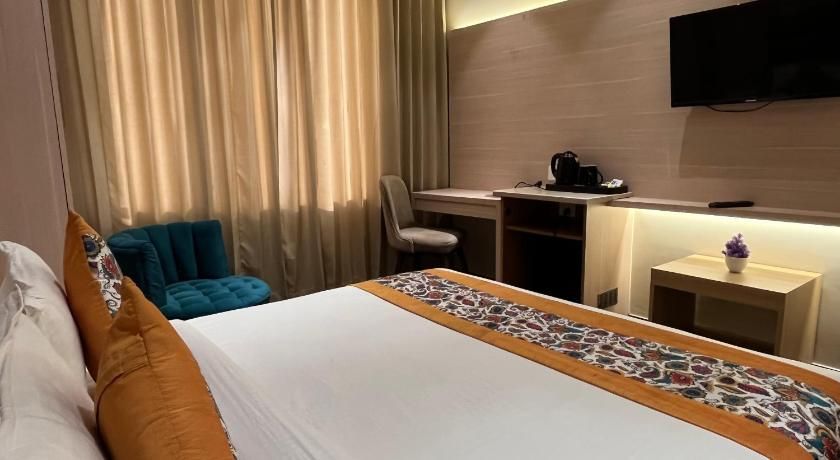 Hotel RRV with Free Parking Deluxe Room 9