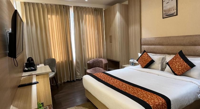 Hotel RRV with Free Parking Deluxe Room 6