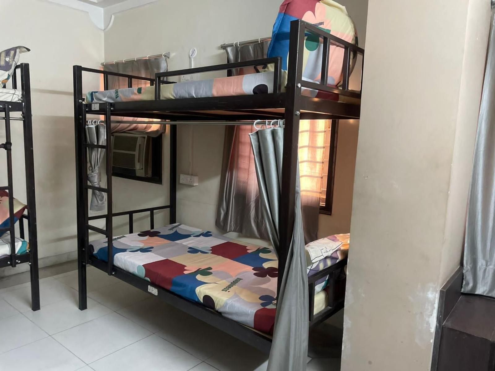 6 Bed Mix Dormitory