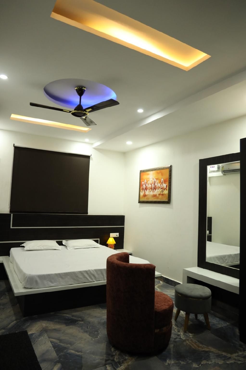 14302516c45b84eb15c0a57d55b3a2dc