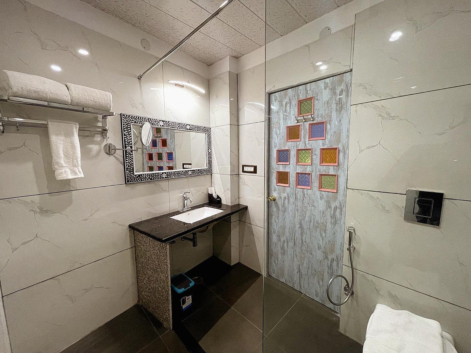 AAJ HAVELI - Lake Facing Hotel Deluxe Suite 3