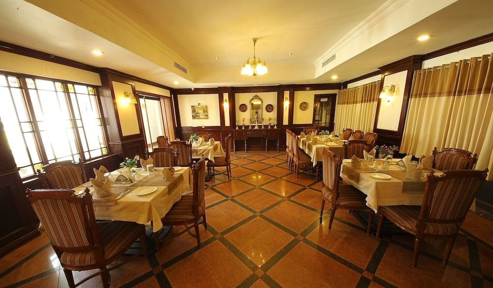 Food & Dining