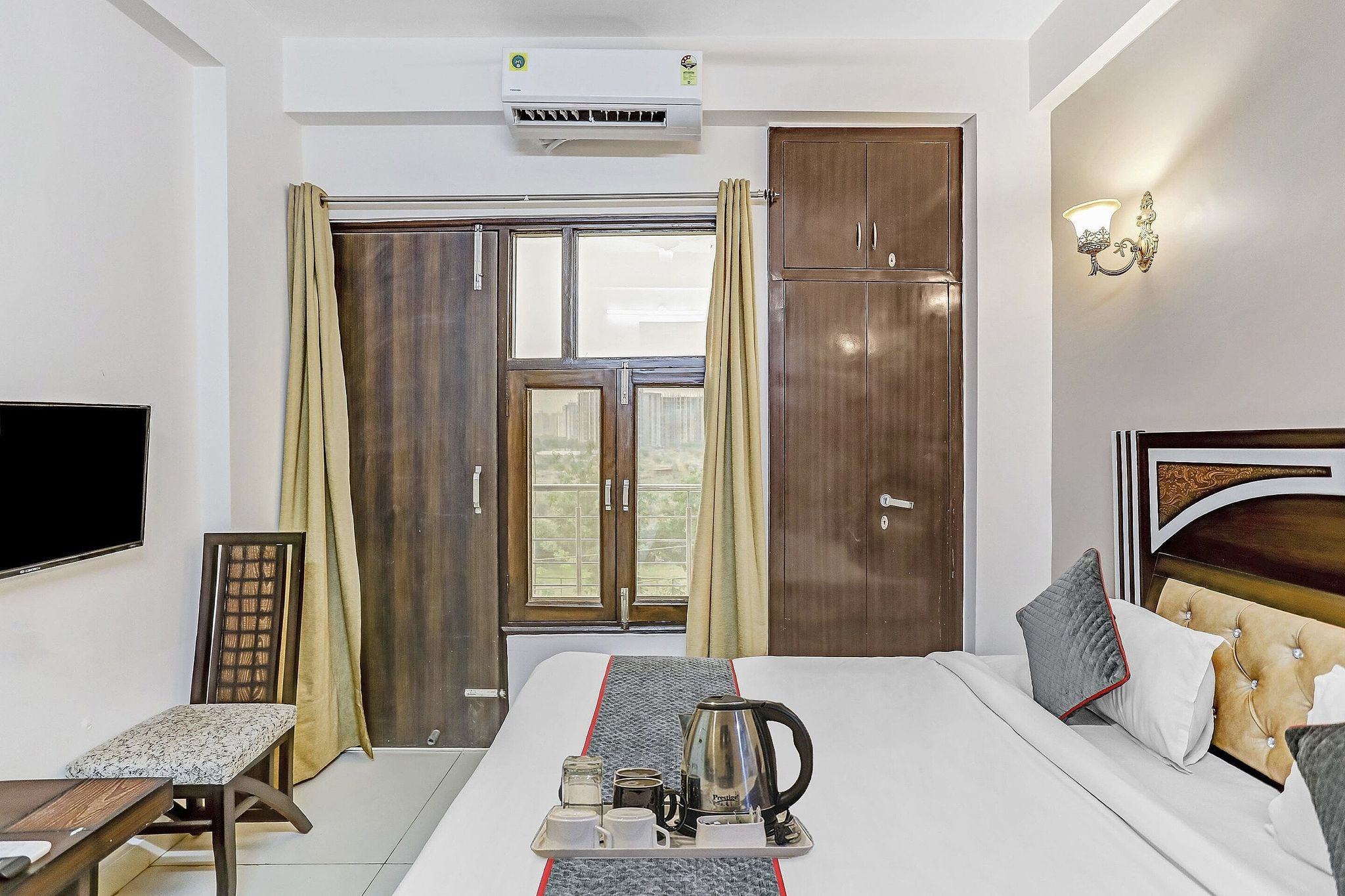 Hotel O Noida premium inn Classic 6