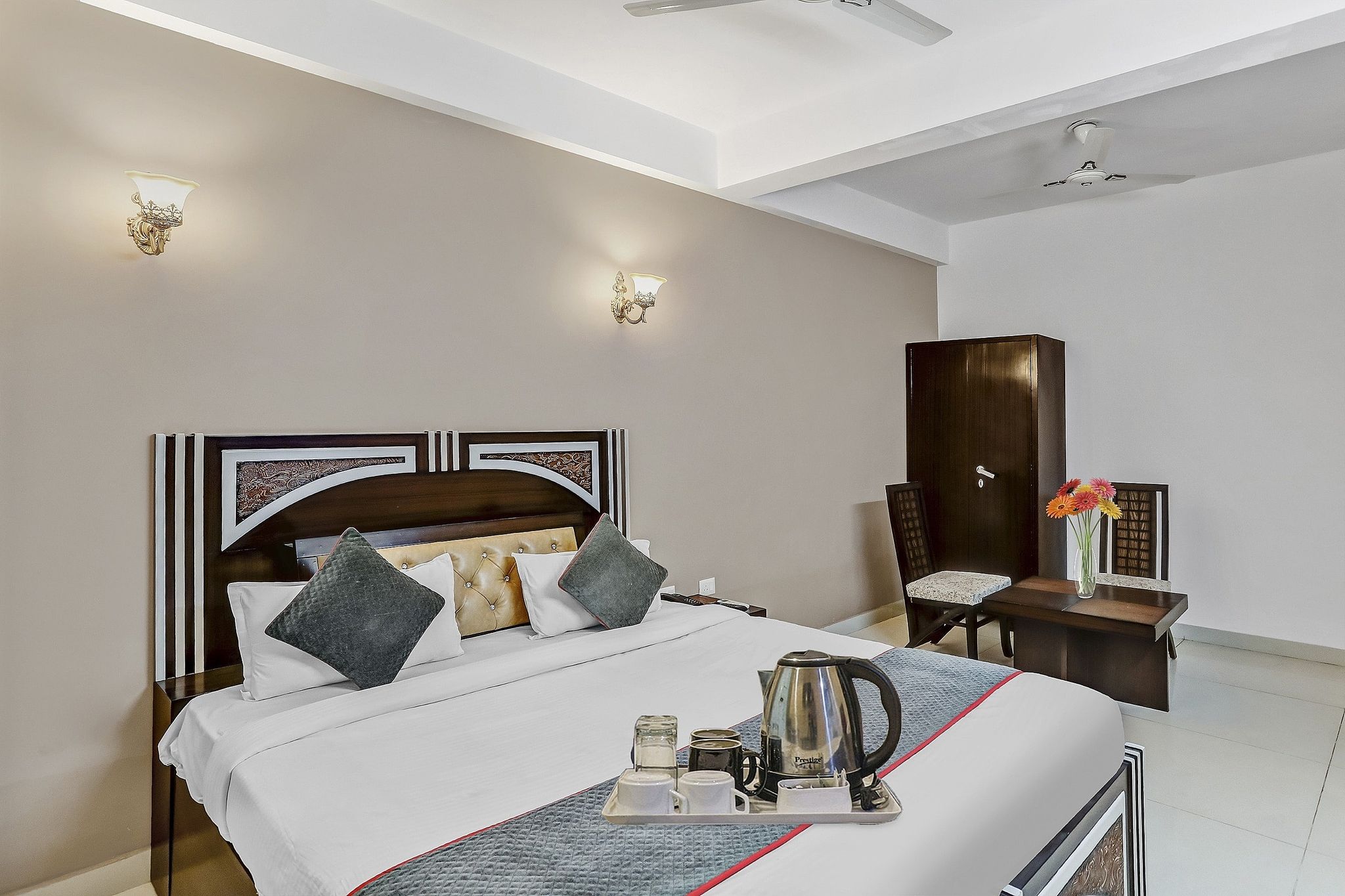 Hotel O Noida premium inn Classic 35