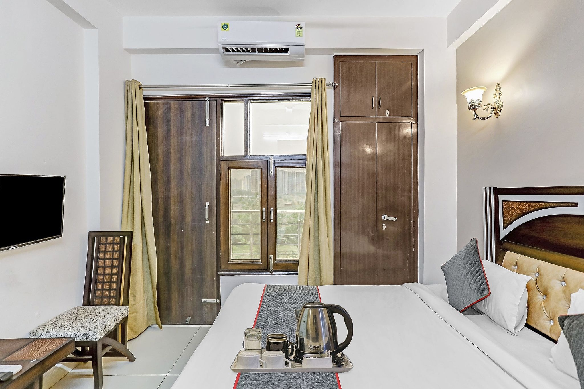 Hotel O Noida premium inn Classic 25