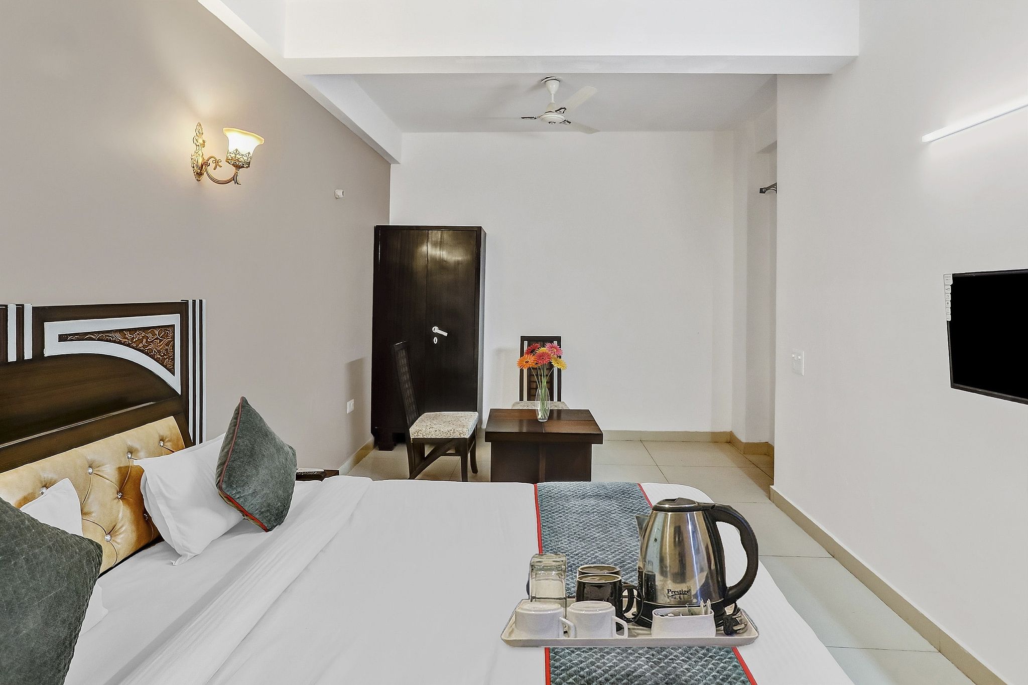 Hotel O Noida premium inn Classic 30