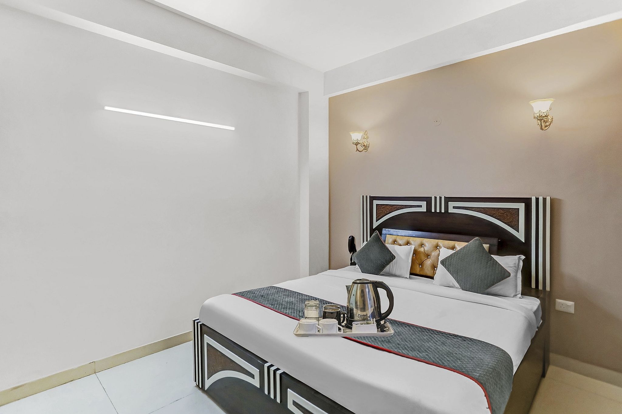 Hotel O Noida premium inn Classic 23