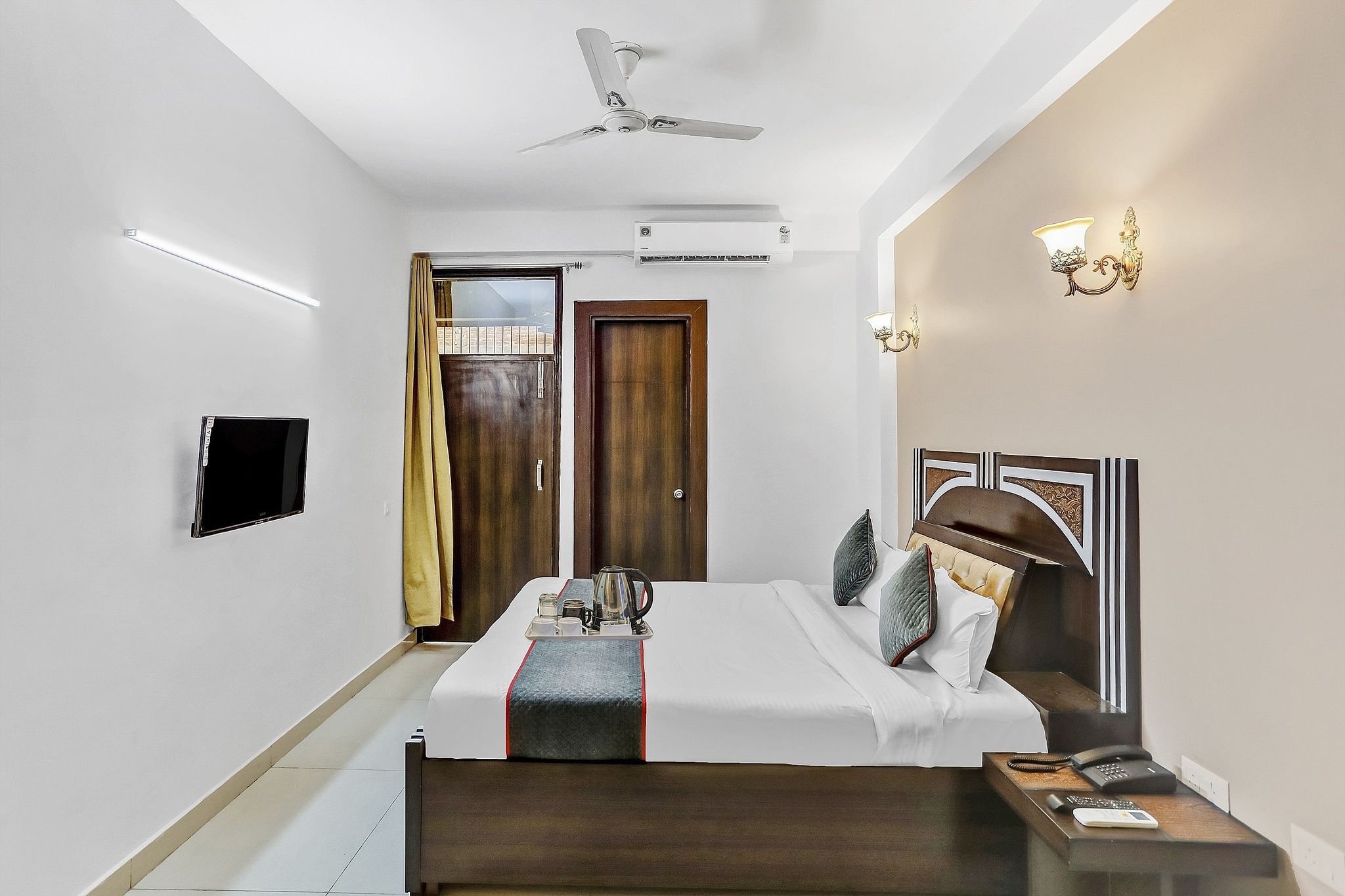 Hotel O Noida premium inn Classic 27