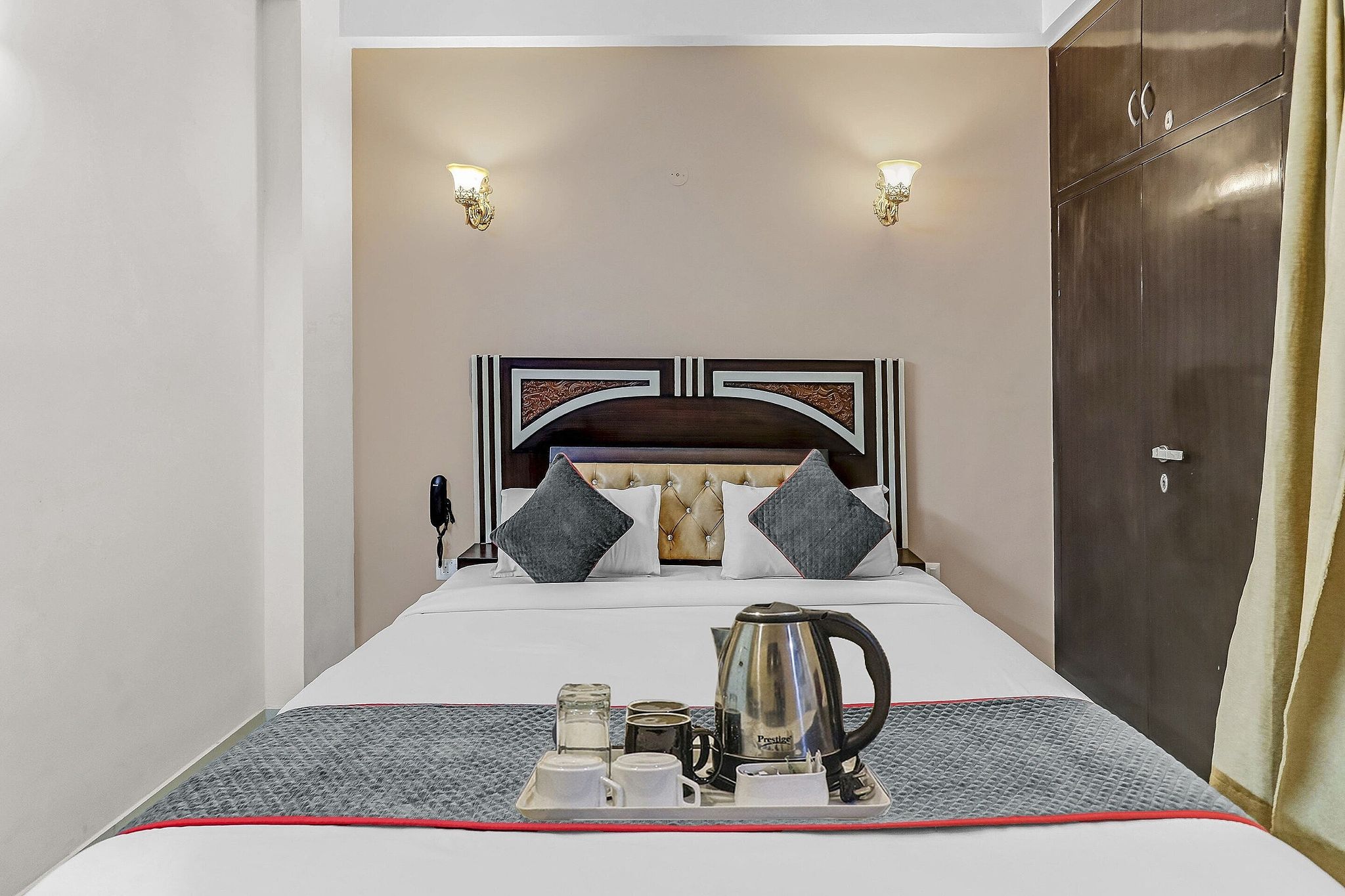 Hotel O Noida premium inn Classic 16