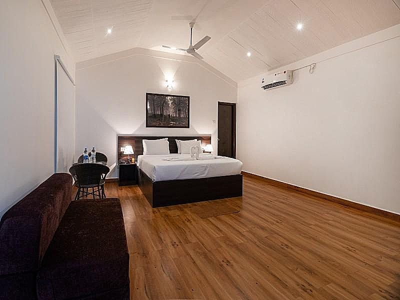 Cottage with Queen Bed