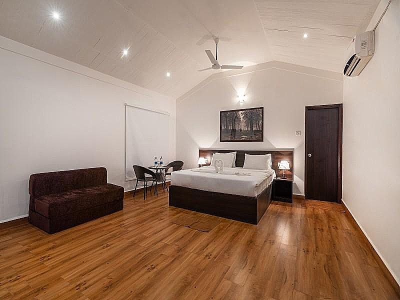 Cottage with Queen Bed