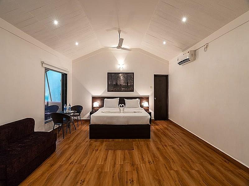 Cottage with Queen Bed